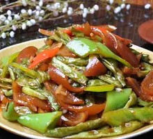 Spicy Green Pepper Sauce Braised Pig Skin