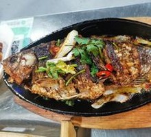 Sautéed Crucian Carp on Iron Plate