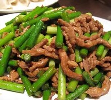 Stir-Fried Pork with Garlic Chives
