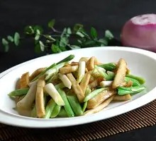Fried Tofu Stir-fried with Garlic Shoots