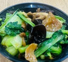 Bok Choy Stir-Fried with Slippery Mushroom
