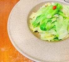 Stir-Fried Snail Slices with Green Cabbage