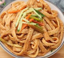 Wide Noodles with Beef Tendon