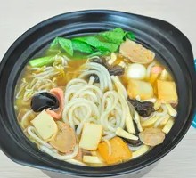 Traditional Rice Noodles with Four Meat Dishes (2 Persons)