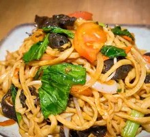Stir-Fried Greens with Knife-Sliced Noodles