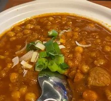Braised Pig Intestine with Peas in Clay Pot
