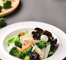 Vegetable Stir-fry with Mixed Ingredients