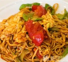Egg and Tomato Fried Noodles