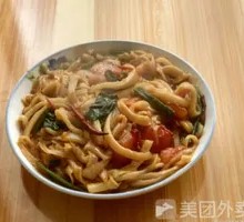 Stir-Fried Noodles with Shredded Meat