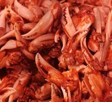 Steamed Crab Claws in Wine