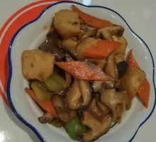 Fish Balls Stir-Fried with Mushrooms