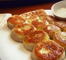 Pan-fried sticky rice dumplings