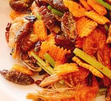 Cocoon Worm and Shrimp Stir-Fried with Rice Crackers