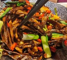 Spicy Dry Pot with Deer Antler Mushrooms