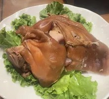 Small Courtyard Braised Whole Elbow