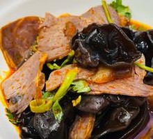 Sauce-Boiled Beef with Autumn Wood Ear