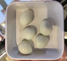 冒鹌鹑蛋