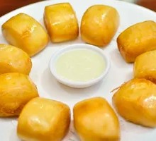 Golden Steamed Bun
