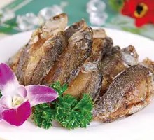 Crispy Fried Small Crucian Carp