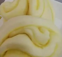 Flower-shaped steamed bun