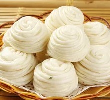Flower-shaped steamed bun