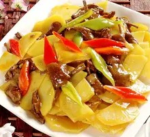 Stir-fried Yellow Mushroom with Potato Slices
