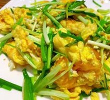 Stir-fried eggs with chives