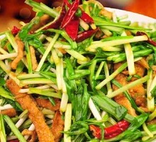 Fried Tofu Stir-fried with Garlic Shoots
