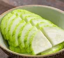 Apple and Loofah Stir-Fried with Small Squid