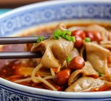 Stewed Intestine with Thick Noodles
