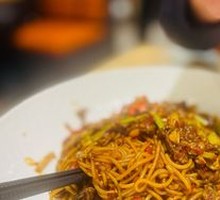 Stir-fried Yellow Beef with Rice Noodles
