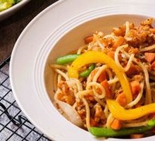 Italian Fresh Tomato Beef Noodles