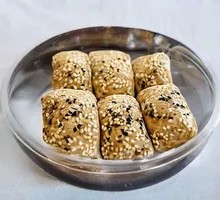 Sesame Peanut Sugar Bun