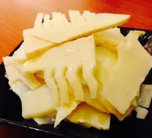 Stir-Fried Pork Shreds with Fresh Bamboo Shoots