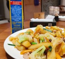 Stir-Fried Seafood with Yellow Rice Cake