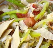 Green Pepper Bamboo Shoot Pork Noodles