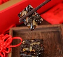 Bird's Nest and Donkey-hide Gelatin Cake