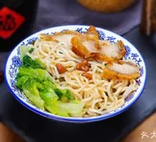 Crispy Skillet Spicy Snail Noodles