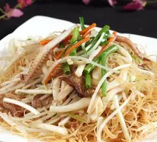 Stir-Fried Rice Noodles with Seafood
