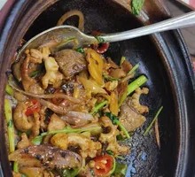 Sizzling Fresh Pork Belly with Plum Blossom Pattern