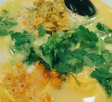 Golden Soup Fish Slices with Rice Noodles