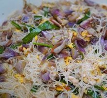 Onion and Rice Noodle Stew