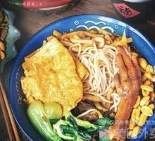 Spicy Chicken Feet with Rice Noodles