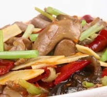 泡椒炒鸡杂