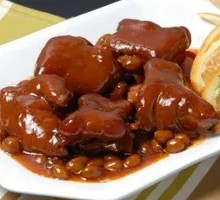Sauce-Flavored Pig Trotter with Peanuts