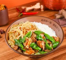Spicy Pork with Green Pepper and Potato Stir-fry