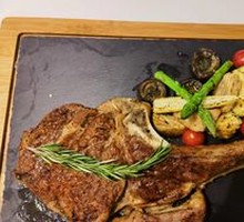 Golden Steakhouse Tomahawk