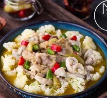 Spicy Sour Beef and Frog Stir-fry