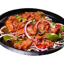 Black Pepper Beef Rice in Wooden Bucket