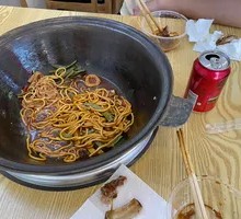 Red Sausage and Fresh Green Bean Stew Noodles